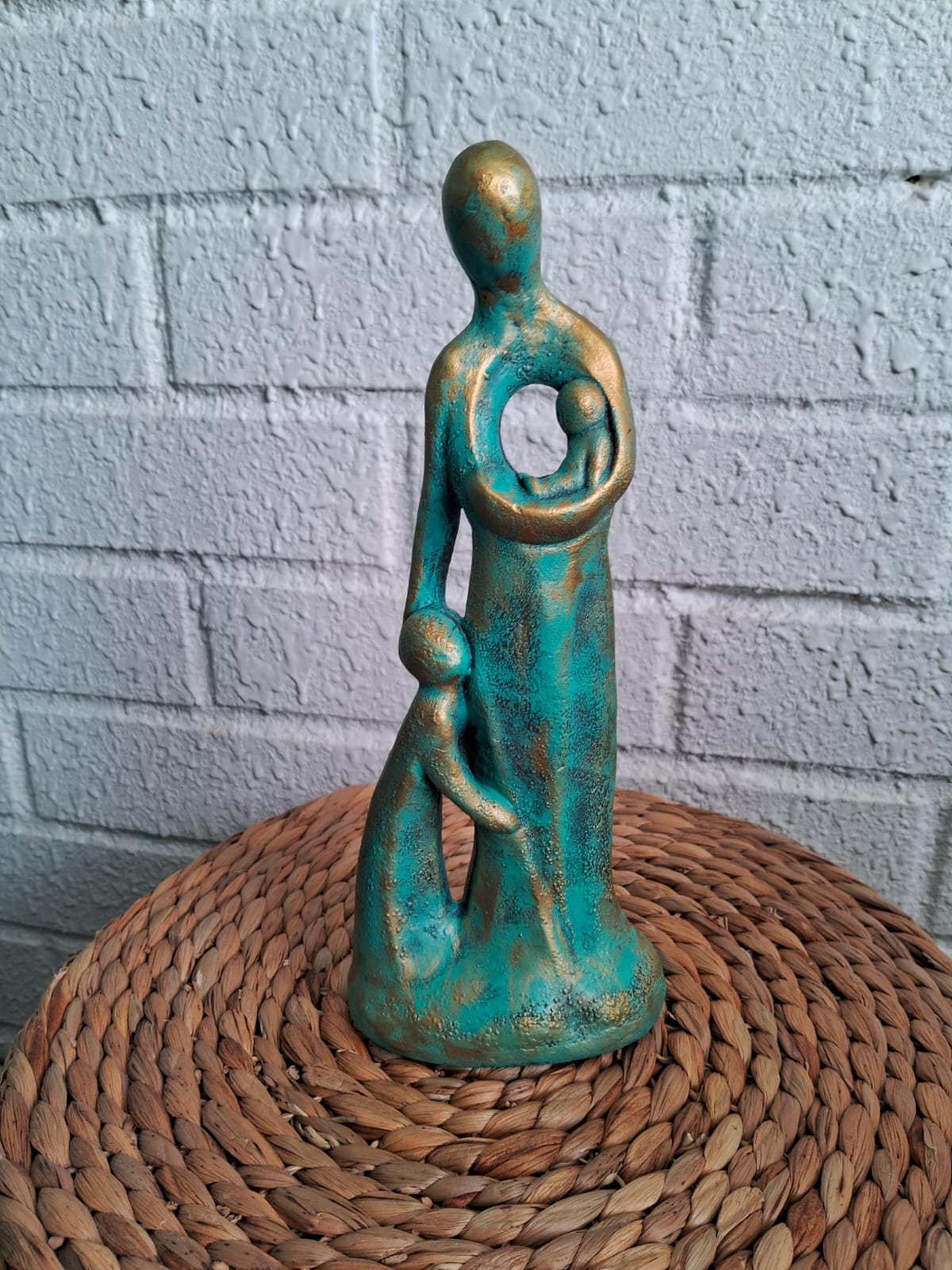 Madre e hijos pintada