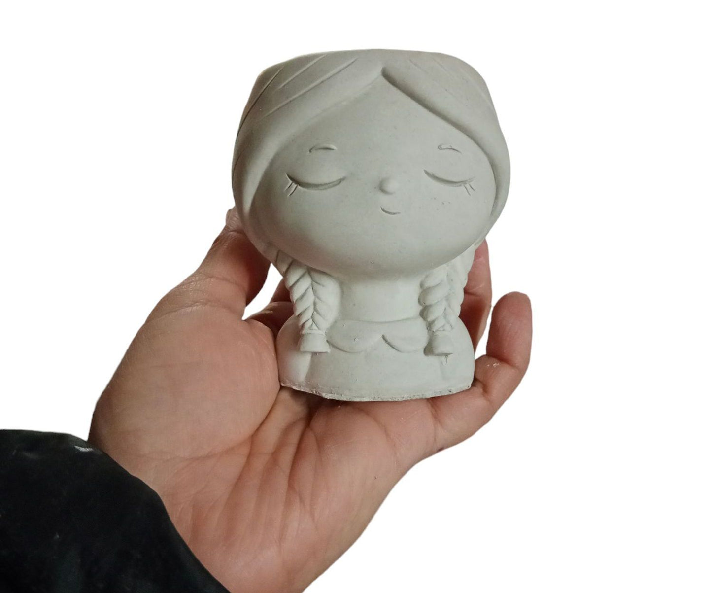 Maceta Niña trenzas Merlina (535)