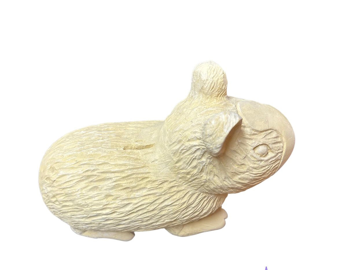 Capibara alcancía. 33 cm ancho x 24 cm alto