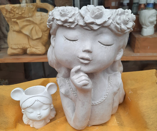 Maceta Niña grande (176)