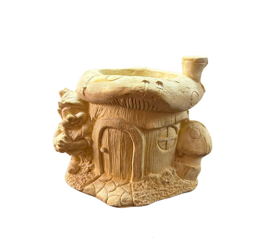Maceta duende. 13 cm alto  x 16 cm ancho