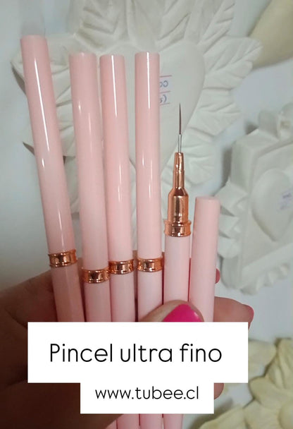 Pincel con tapa punta fina