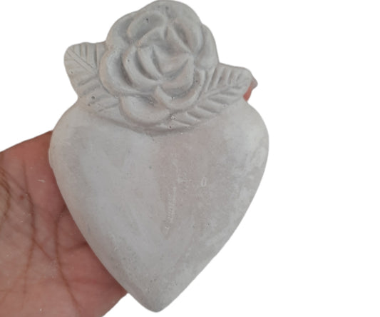 Corazón con rosa y hojas (8)