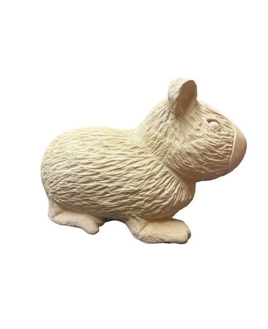 Capibara alcancía. 33 cm ancho x 24 cm alto