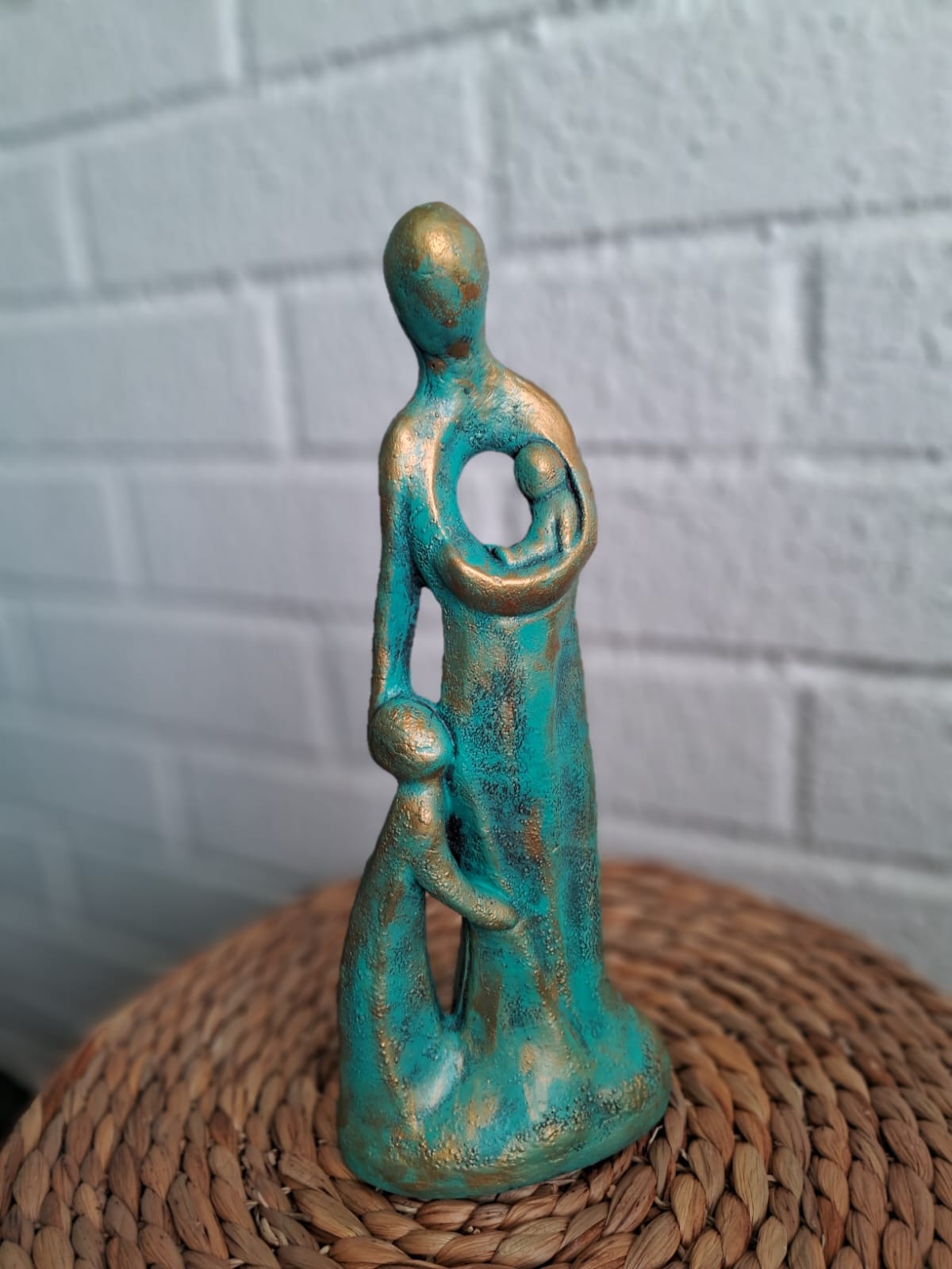 Madre e hijos pintada