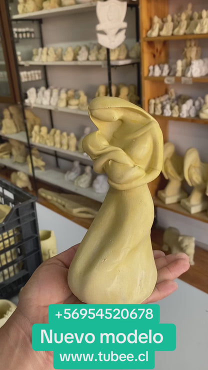 Mujer con bebé (722)